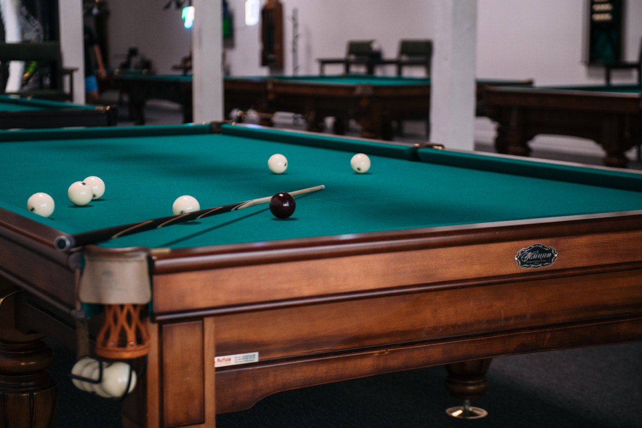 Buffalo 12 ft “Hetman” table